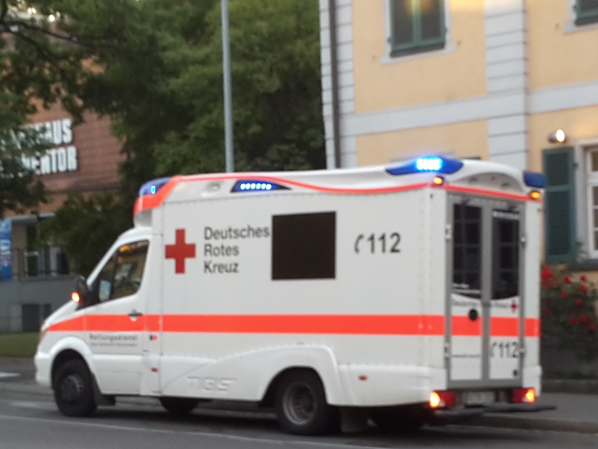 Mercedes Benz Sprinter Deutsches Rotes Kreuz Mit Aufbau von Tigis