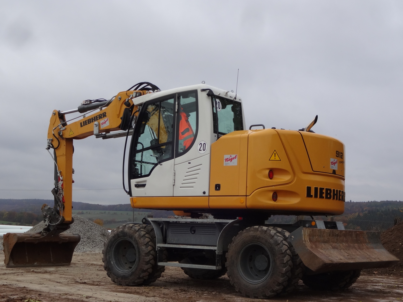 Liebherr 912 Compact