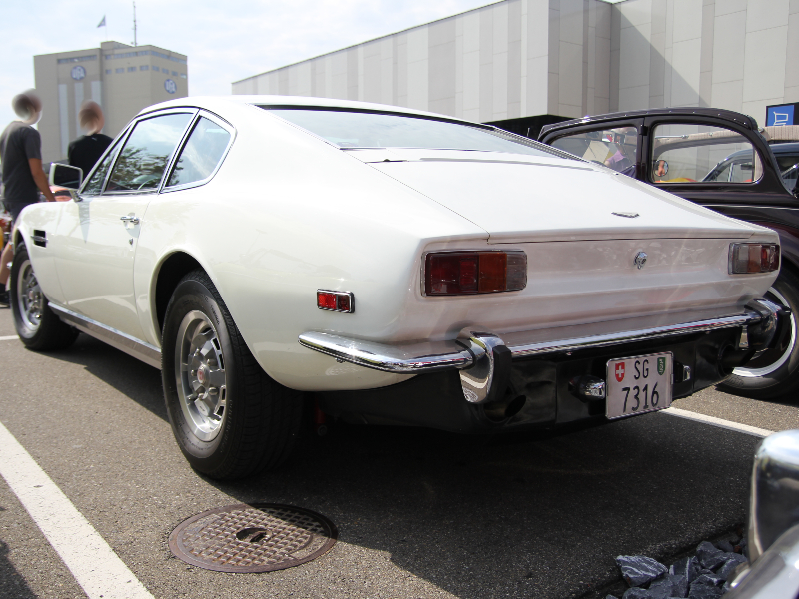 Aston Martin V8
