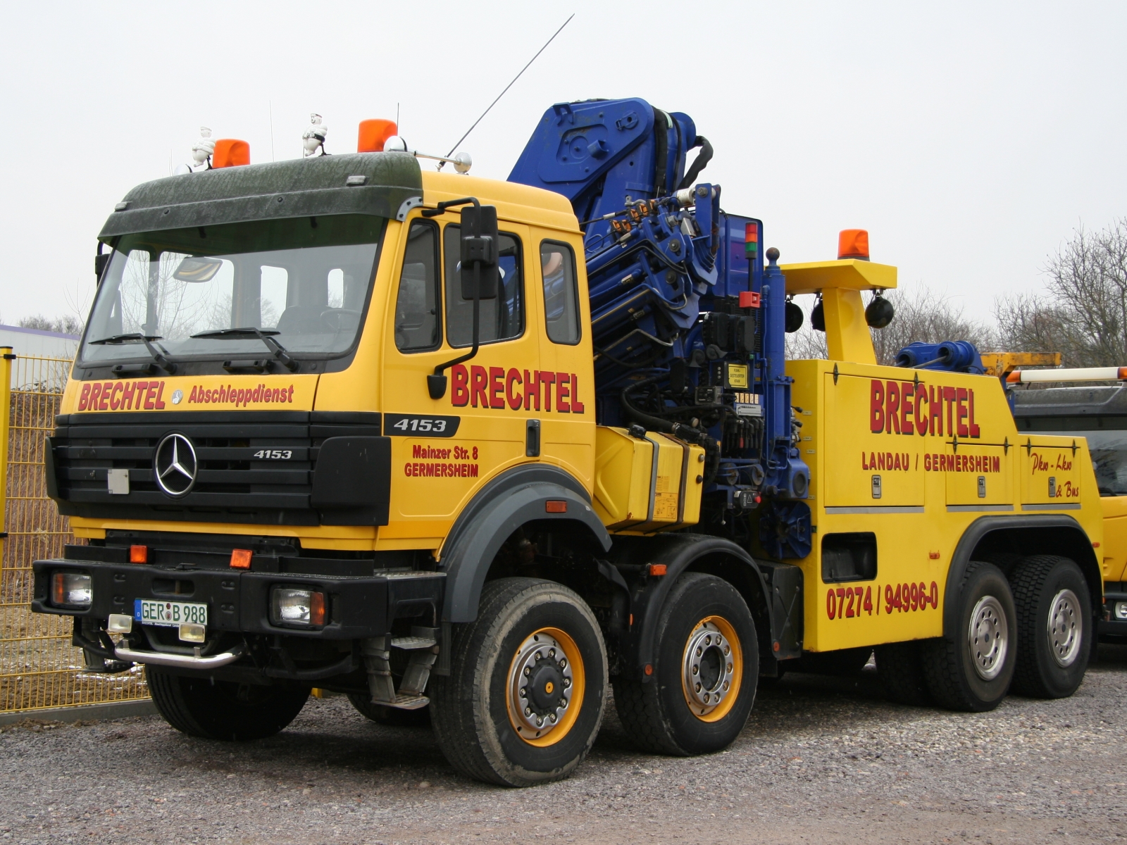 Mercedes Benz 4153