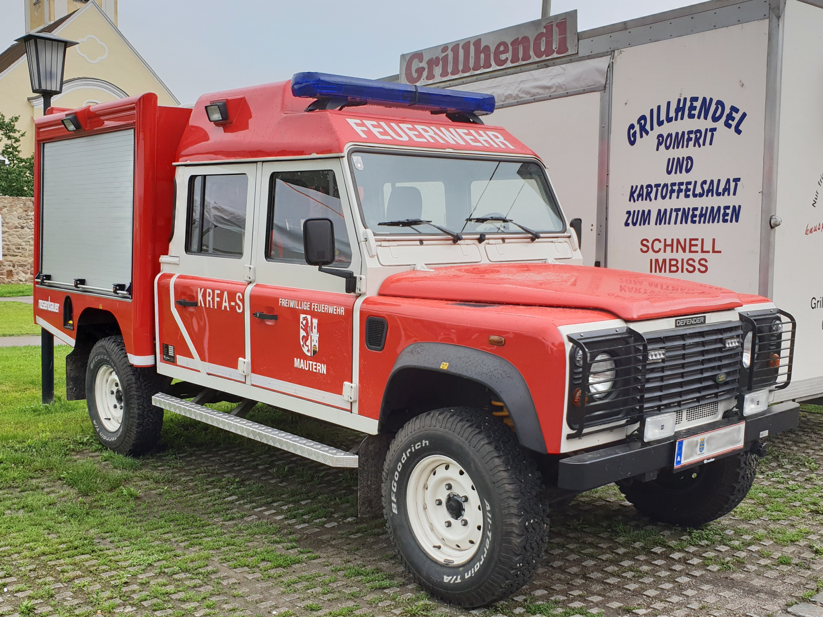 Land Rover Defender Feuerwehr mit Aufbau von Rosenbauer