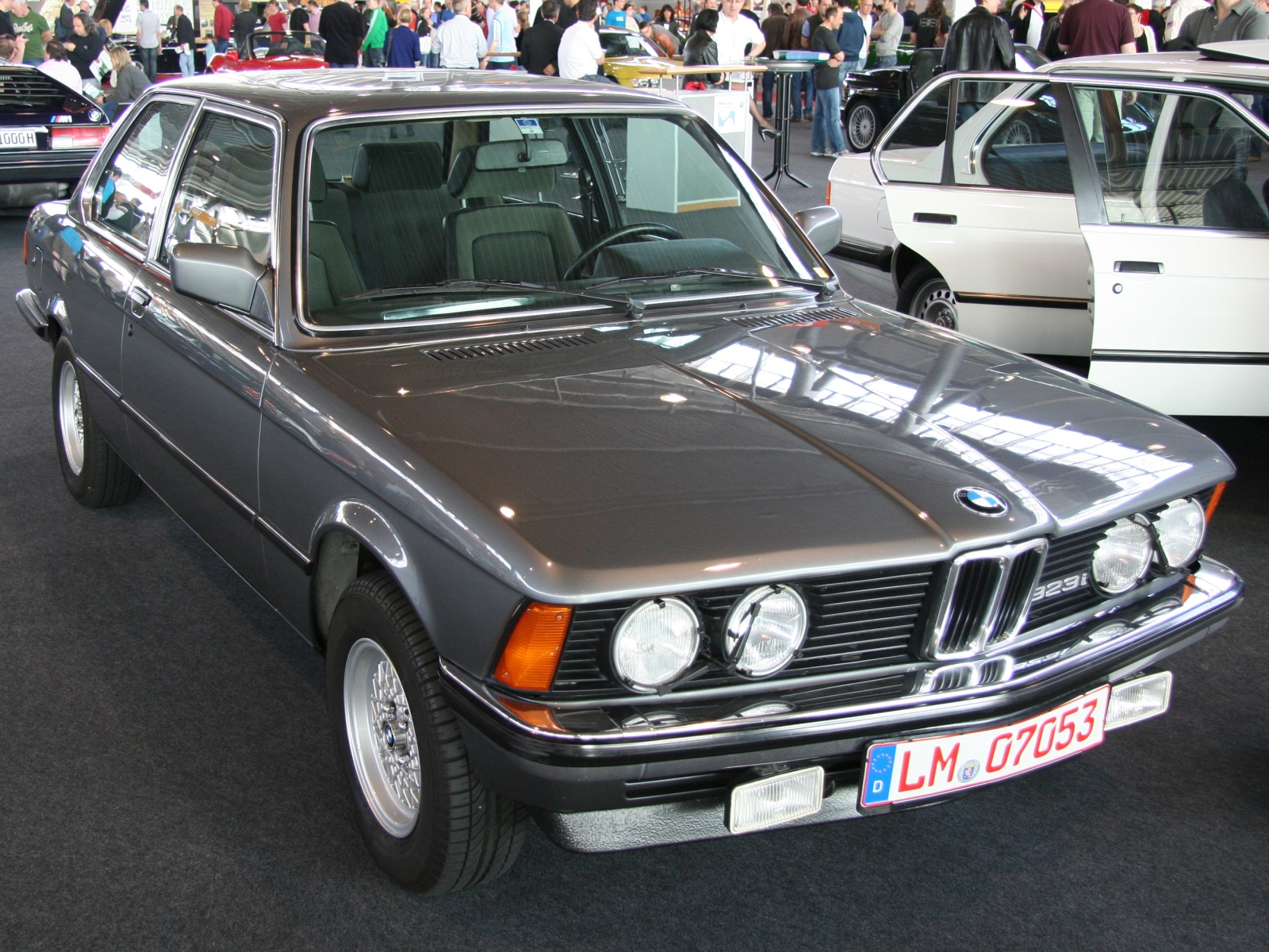 BMW 323 i E21