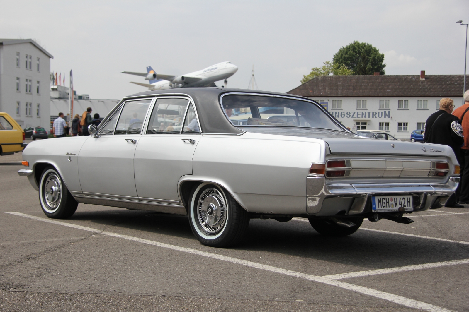 Opel Diplomat A V8