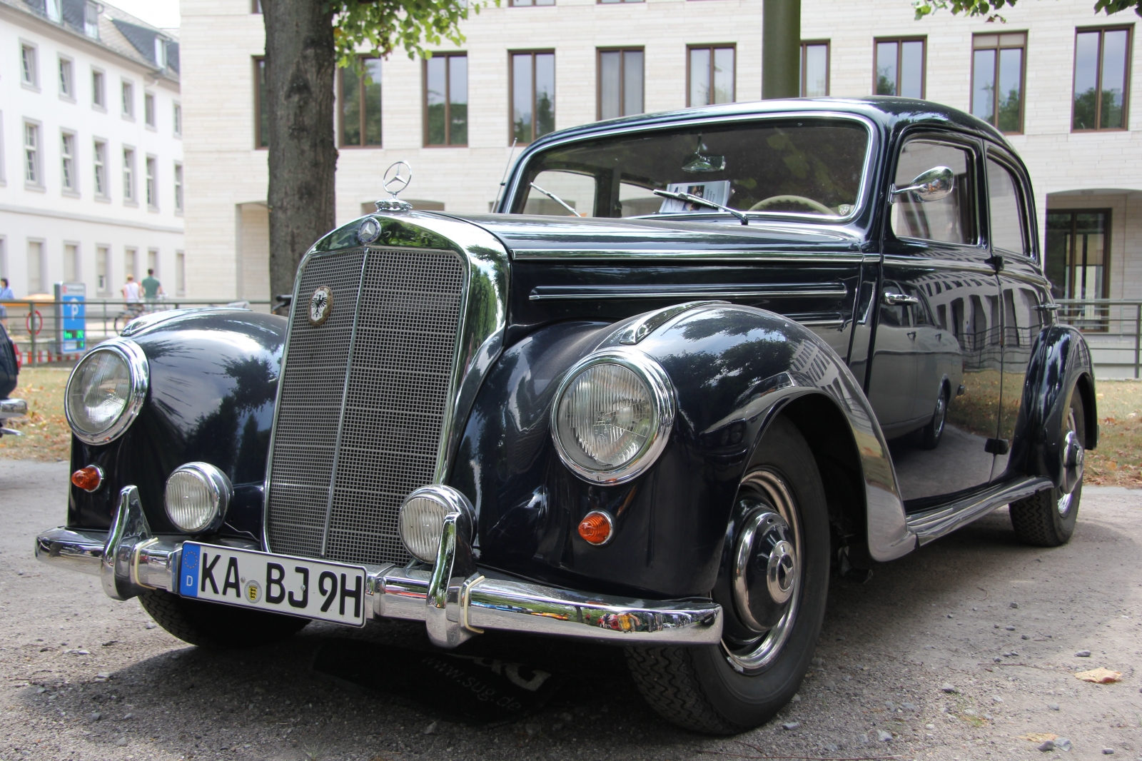 Mercedes Benz 220 W 187