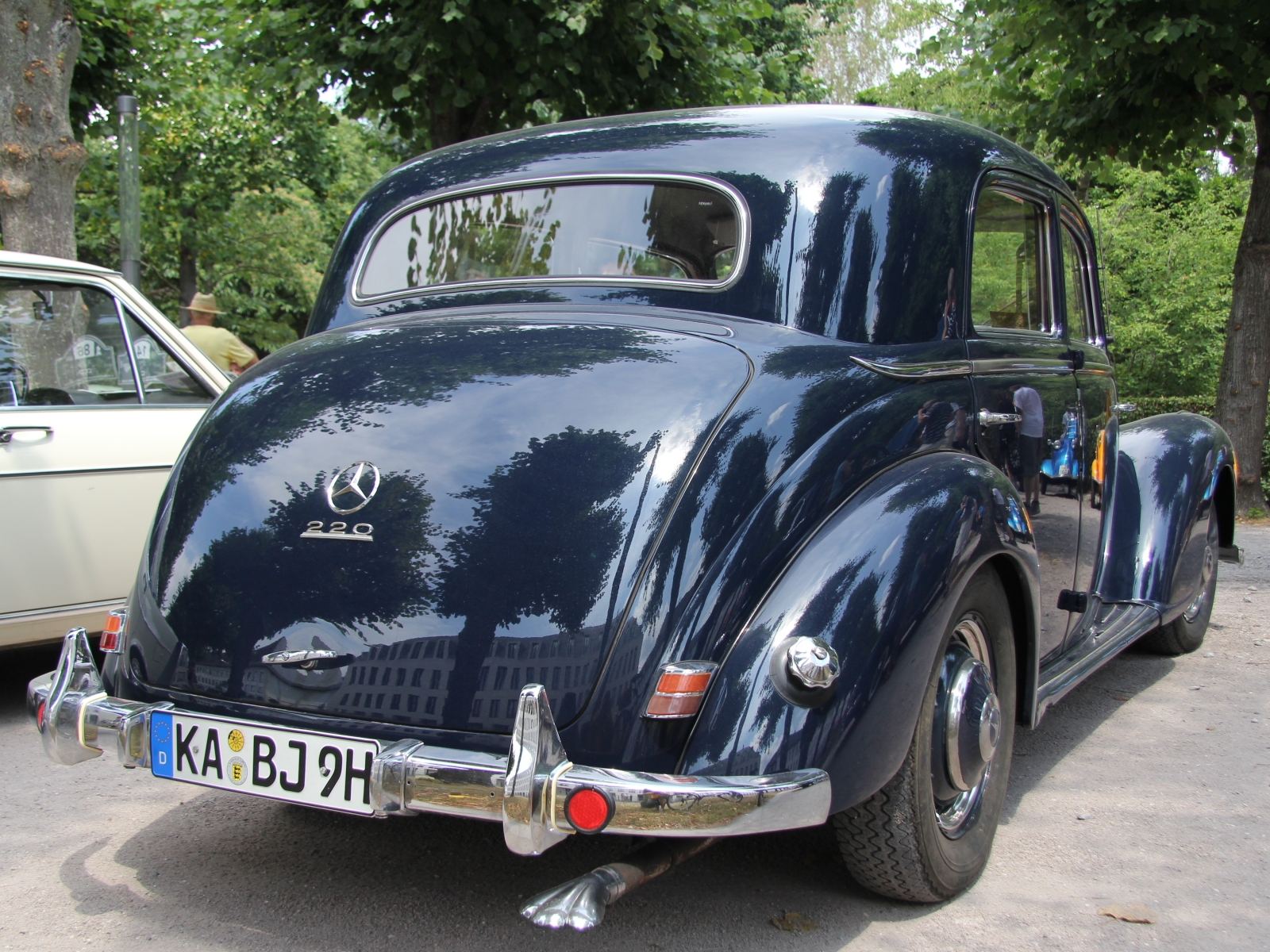 Mercedes Benz 220 W 187