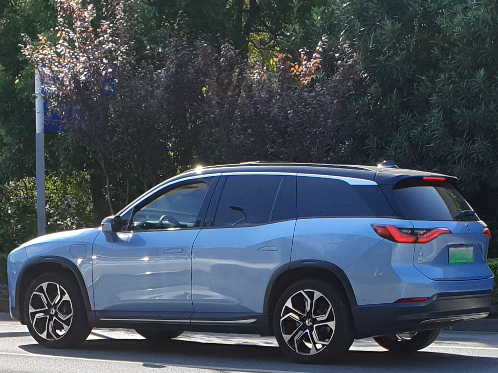 Nio ES8