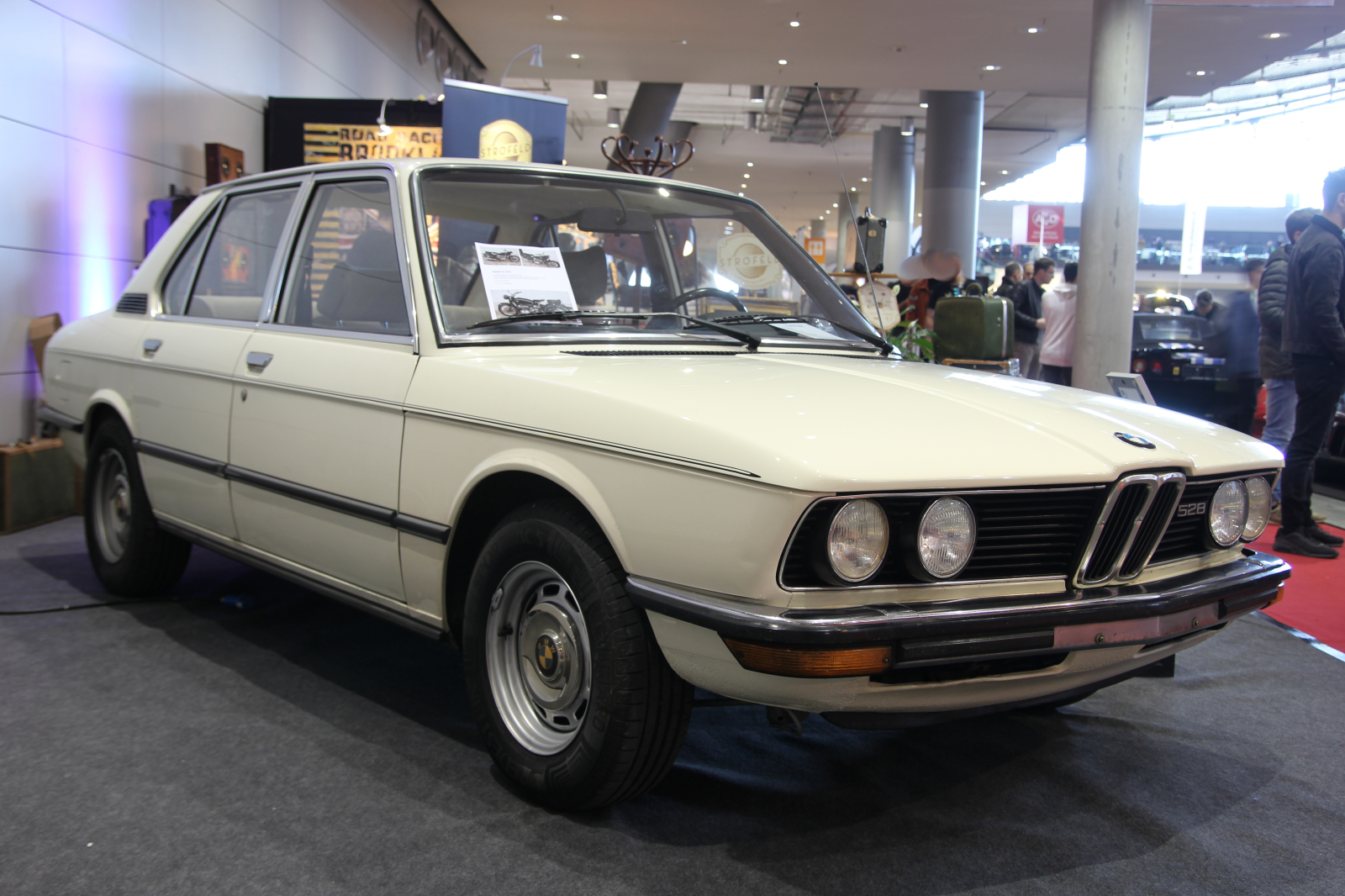 BMW 528 E12