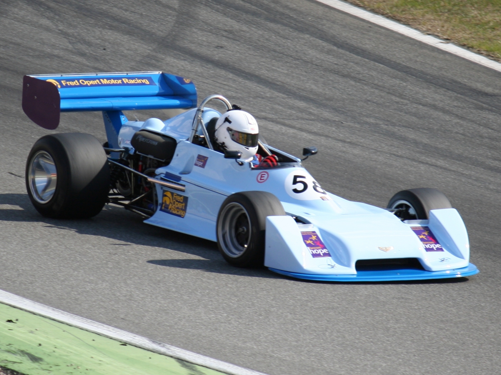 Chevron B40