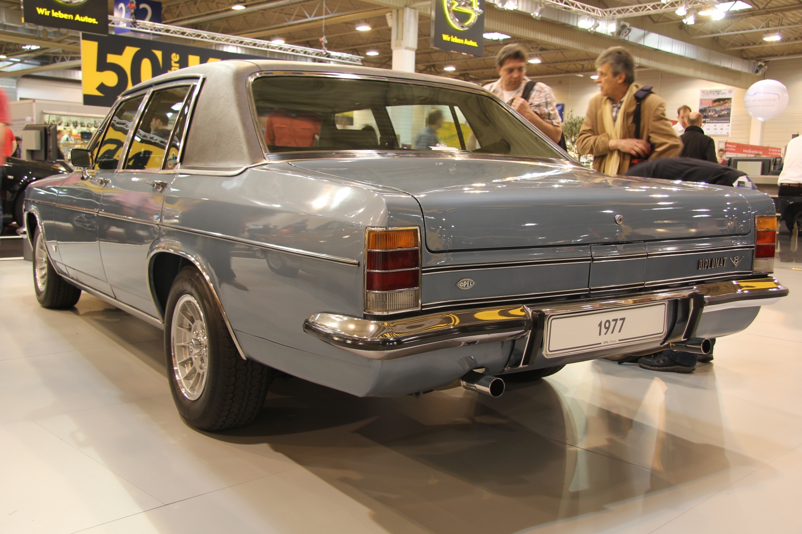 Opel Diplomat B V8