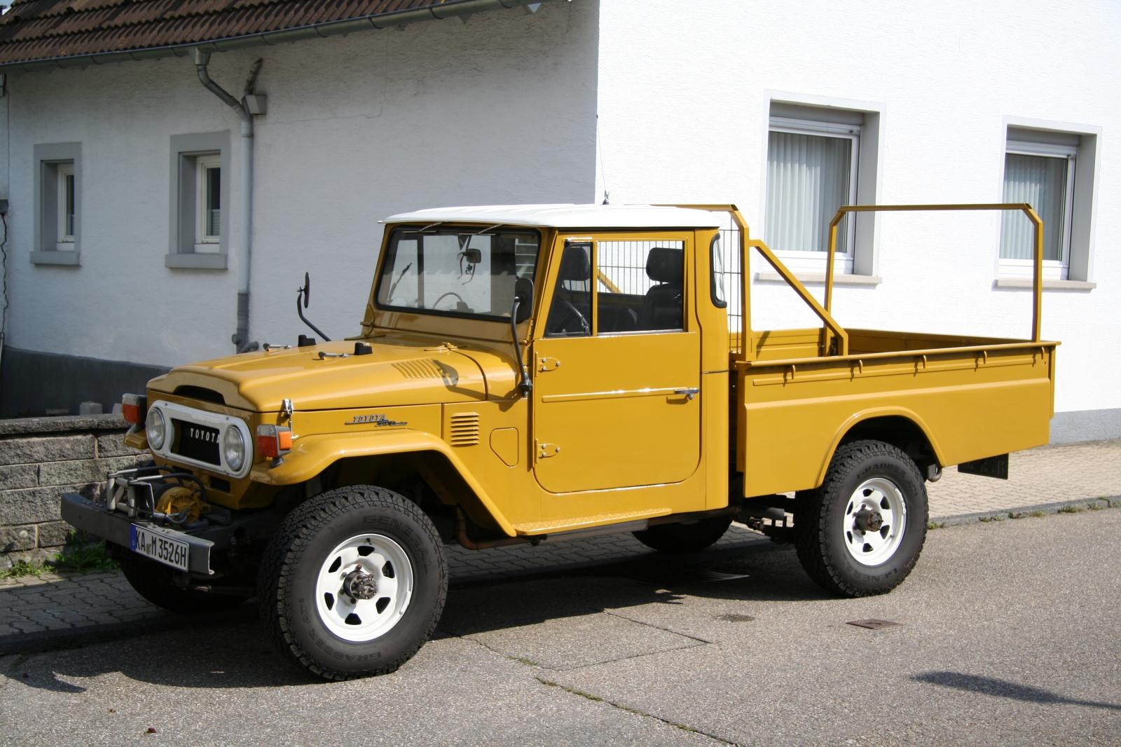 Toyota Land Cruiser Pick-Up