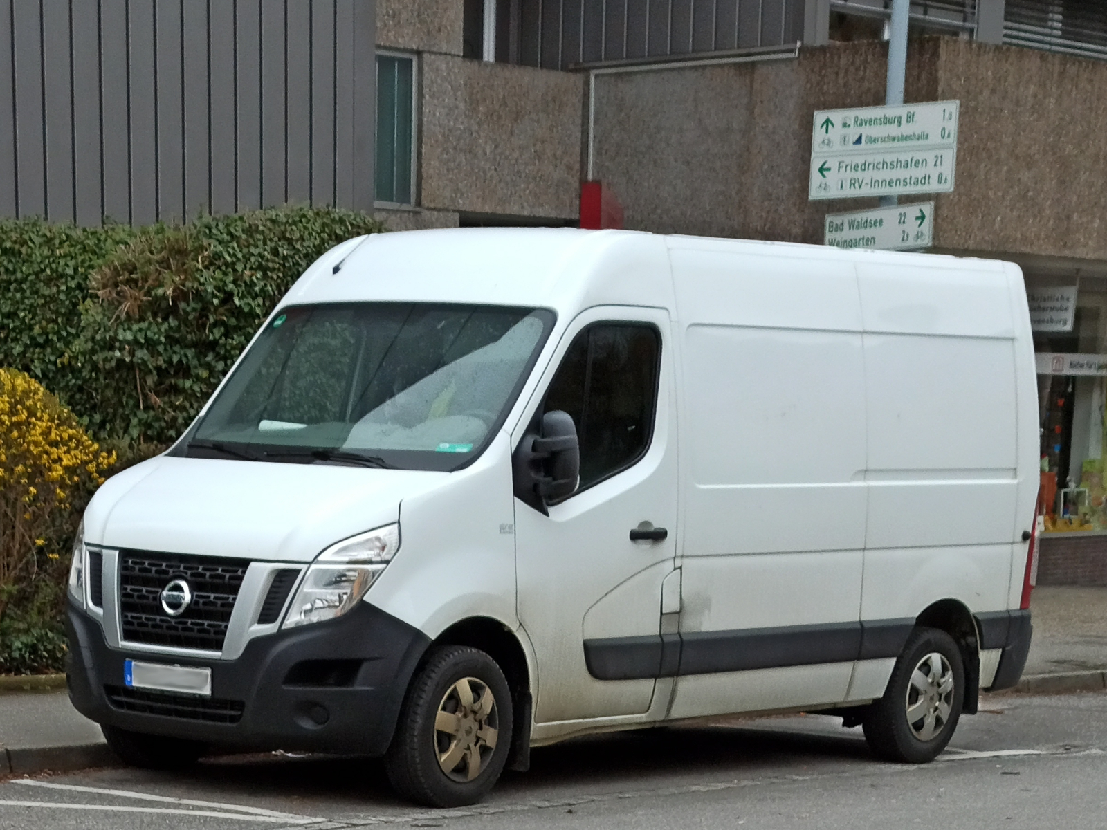Nissan NV 400