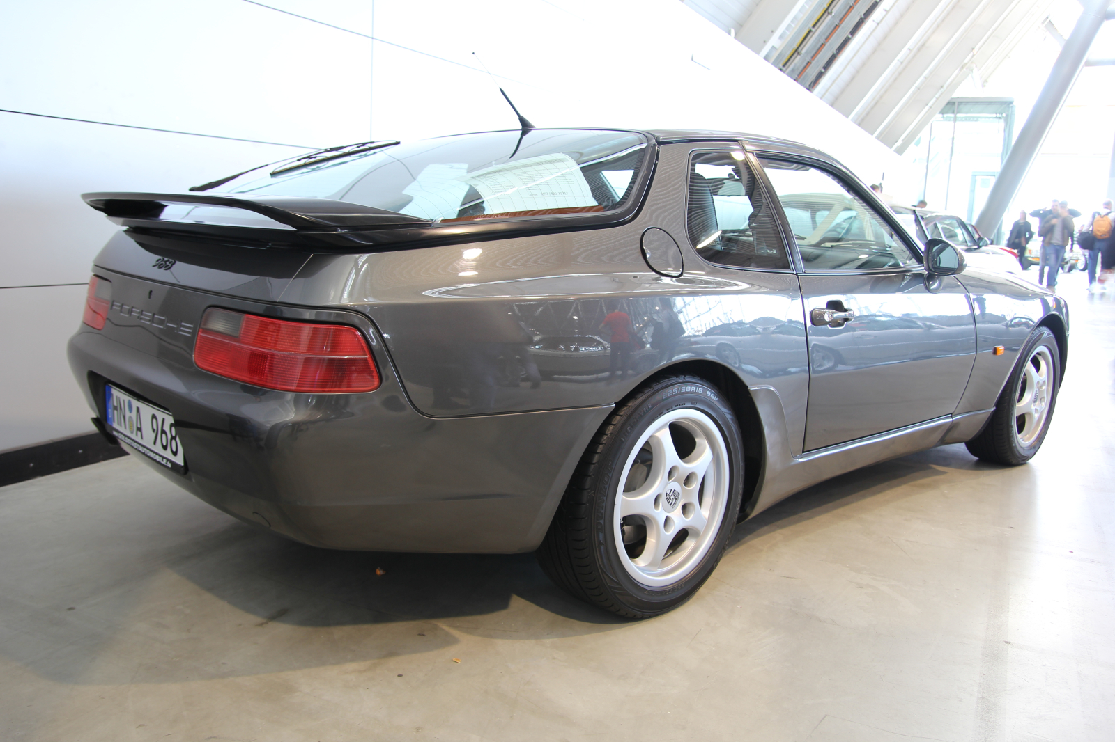 Porsche 968