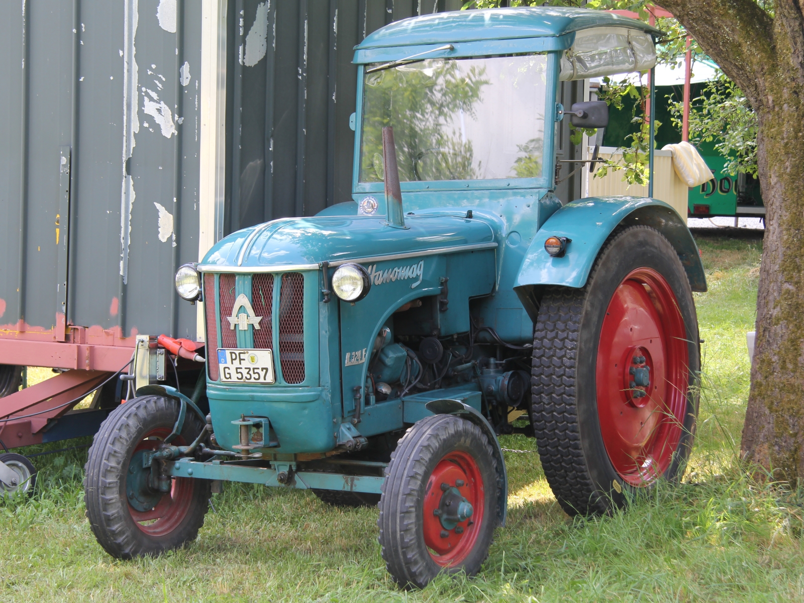 Hanomag R 324 E