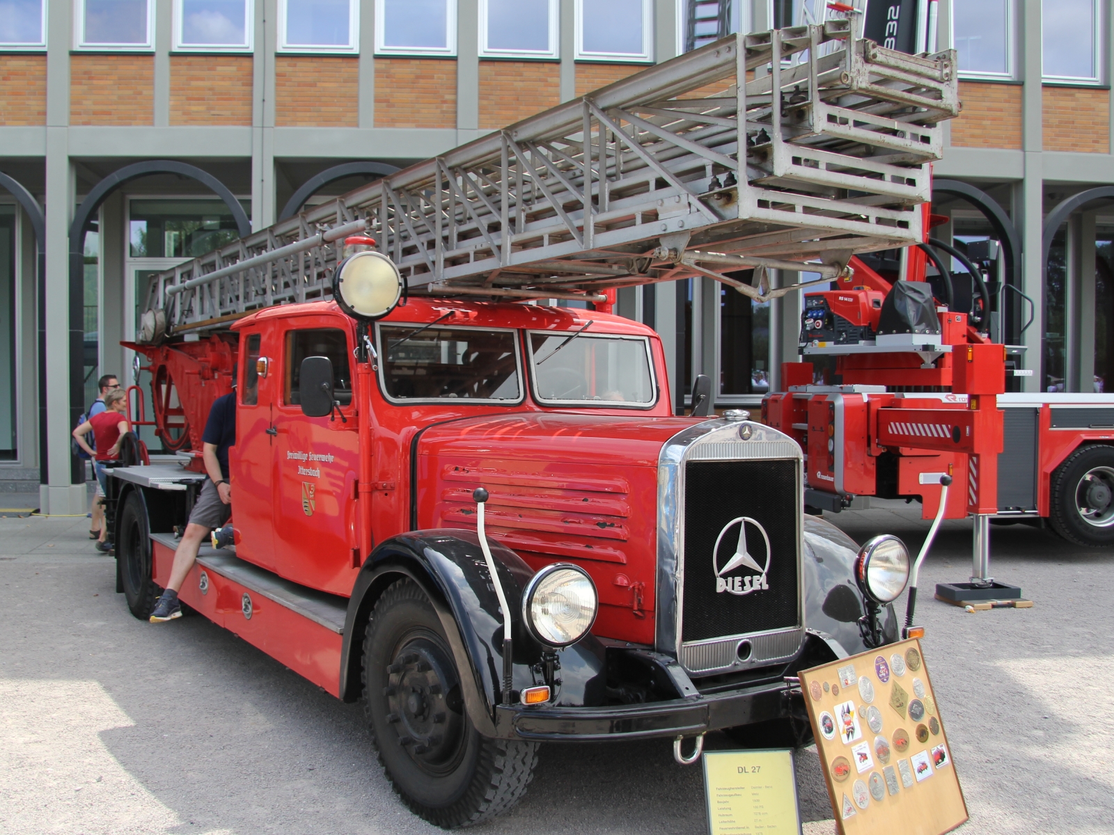 Mercedes Benz Feuerwehr mit Aufbau von Metz