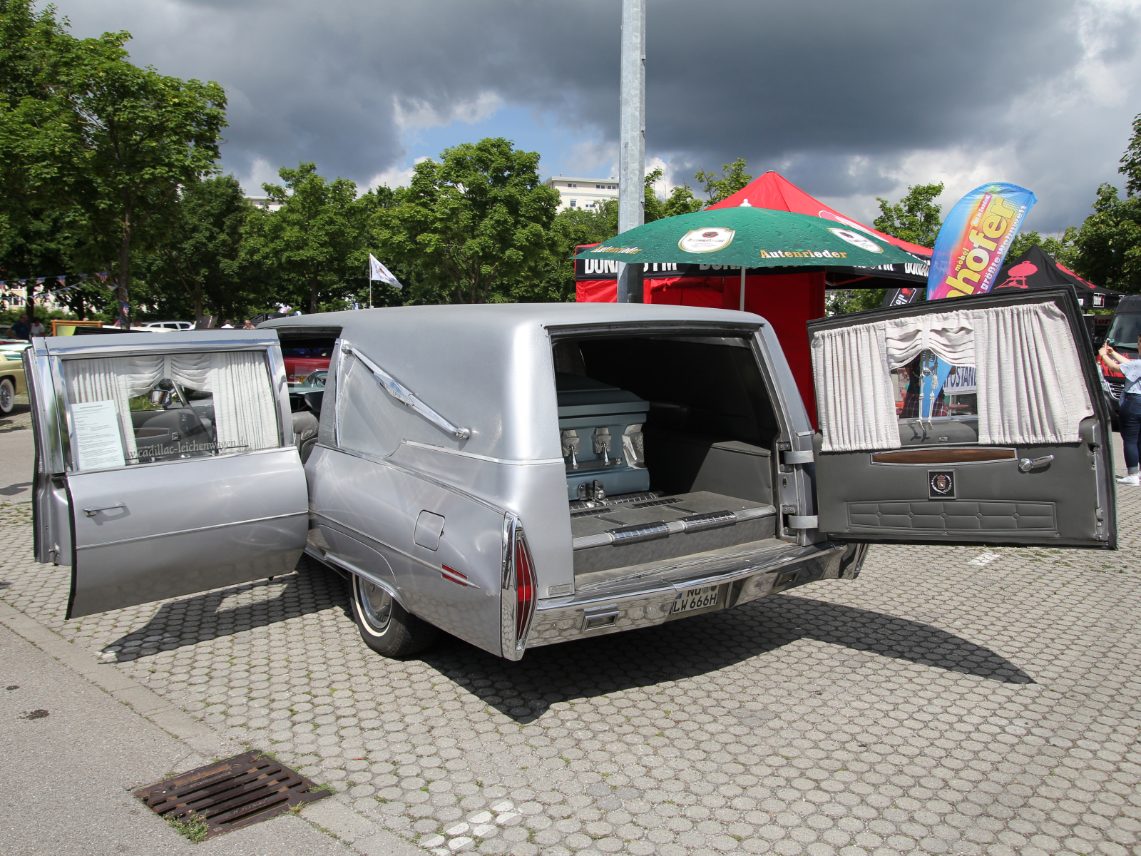 Cadillac Sovereign Landaulet mit Aufbau von Superior Coach Corporation