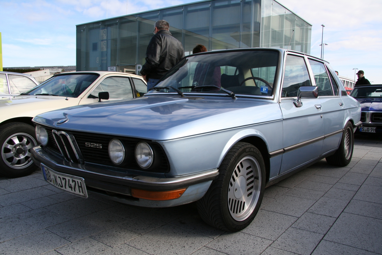 BMW 525 E12