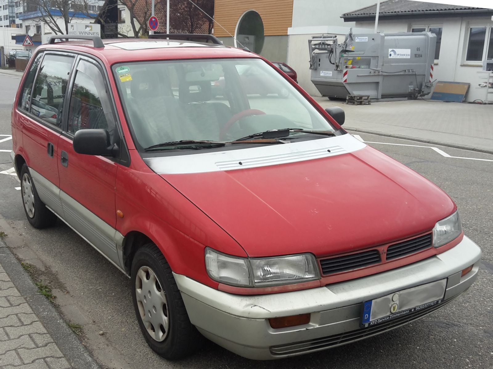 Mitsubishi Space Runner