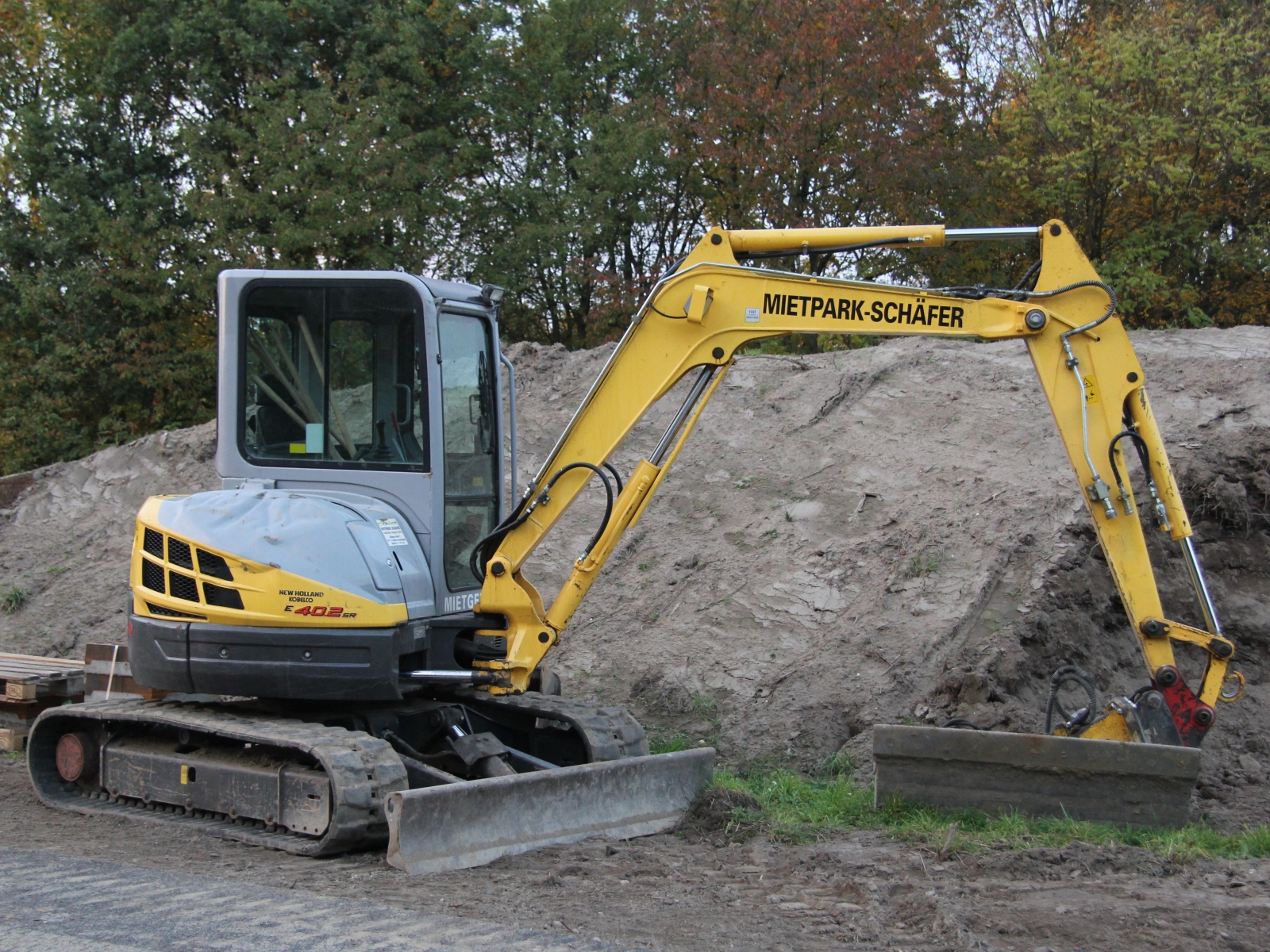 New Holland Kobelco E402SR