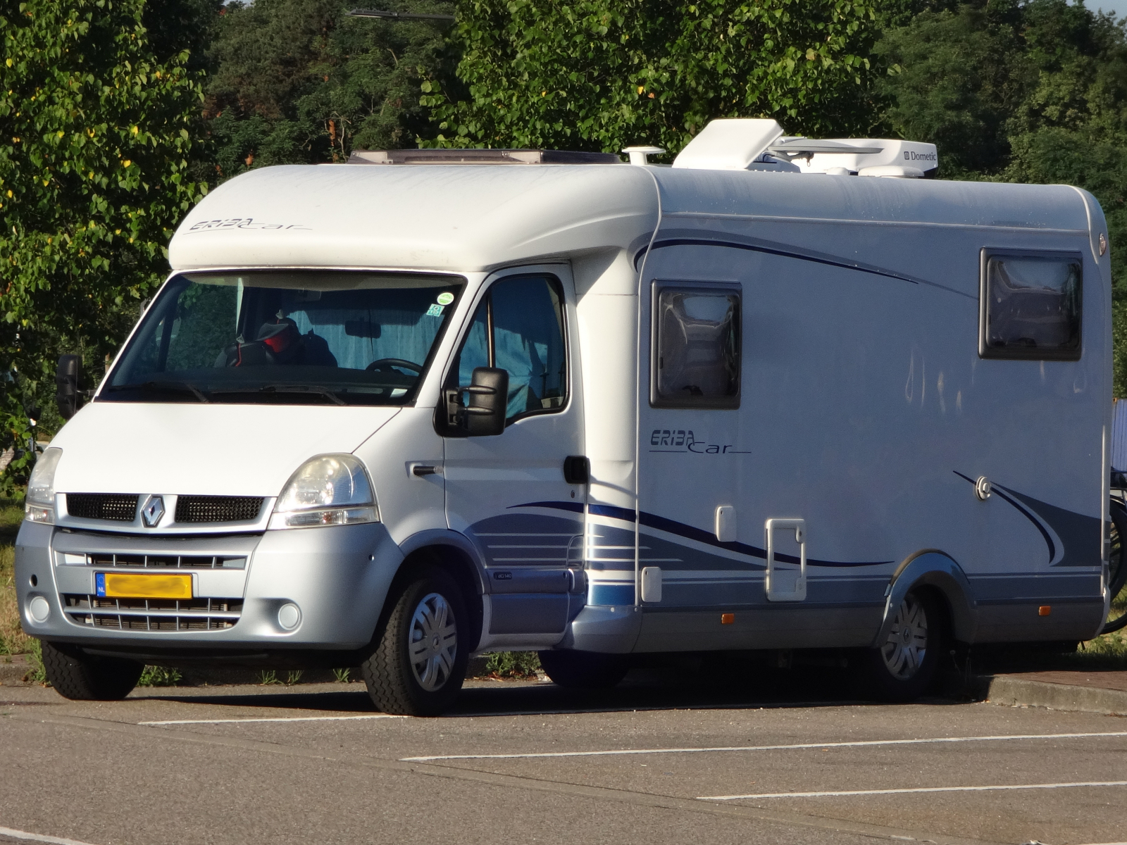 Renault Master DCI 140 mit Aufbau von Eriba Car